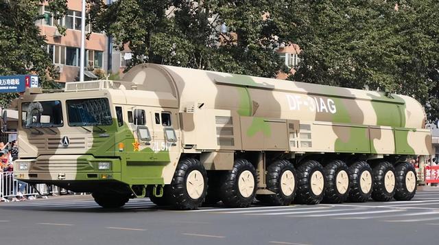 博主：火箭军或迎新型核载具 全地形隐身发射车