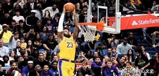 41岁詹姆斯秀大风车扣篮