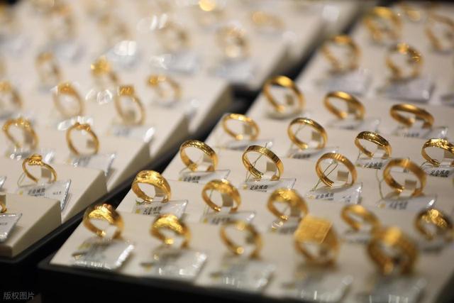 年青东谈主成家运转买“谈具黄金” 婚典浪掷静默转换