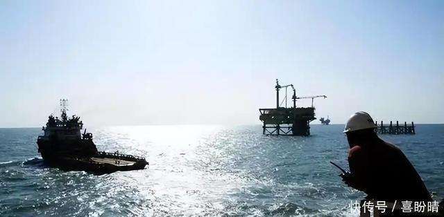 中国海警舰艇编队在我钓鱼岛领海巡航 捍卫主权与正义