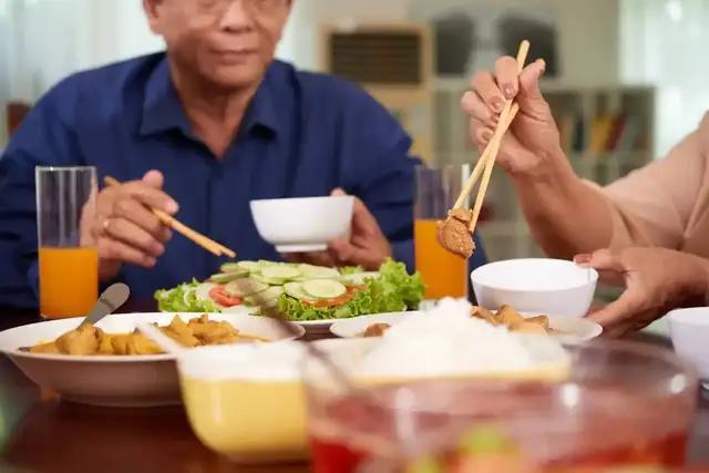天气变冷，医生提醒糖尿病人：宁可天天出门，也别忽视这8个隐患