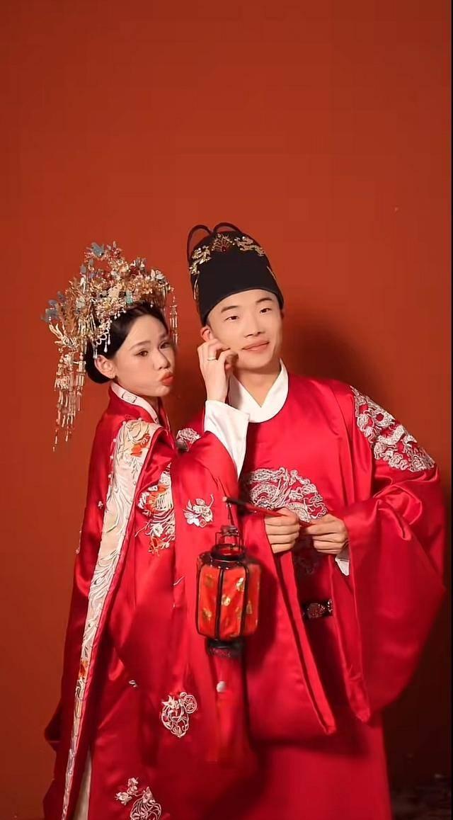 郭有才举办婚典 承诺终了引柔软