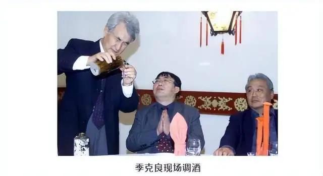 棋圣酒事：早年人送绰号“四斤哥” 国足出线开孤品茅台被骗走酒瓶 酒局中的豪情与遗憾