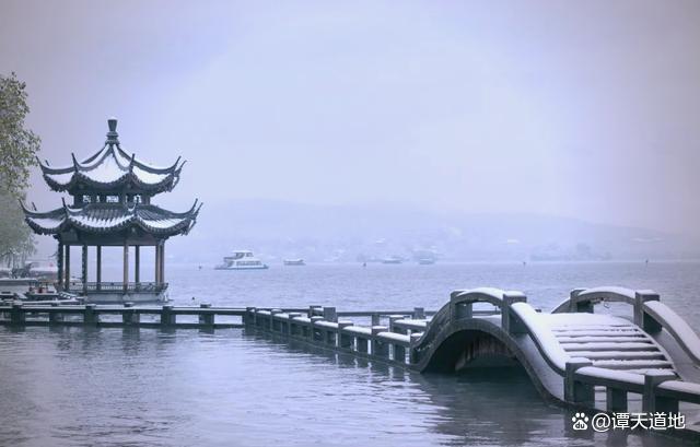 杭州西湖现“断桥残雪”