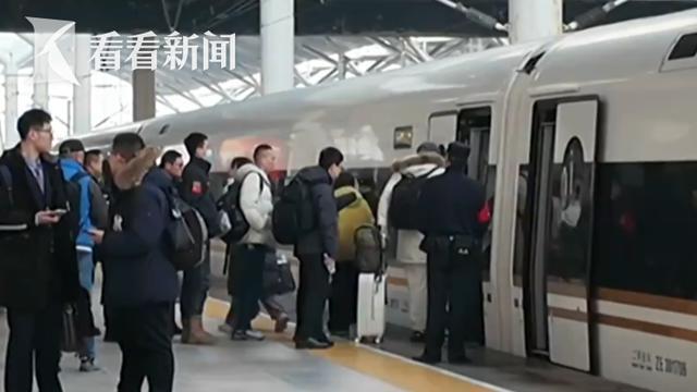 春运火车票开售 热门方向5分钟抢空 线上售票同样火爆
