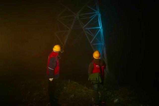 湖南天堂山巅的<strong>六分影音播放器下载</strong>“守灯人” 寒夜中的坚守