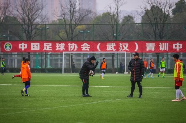 泪目！国字号男足22年后再进亚洲决赛，冲22年洲际首冠：盼复仇日本，重燃希望之光