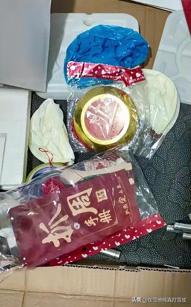 快递员曝定制周岁宴布景被退回