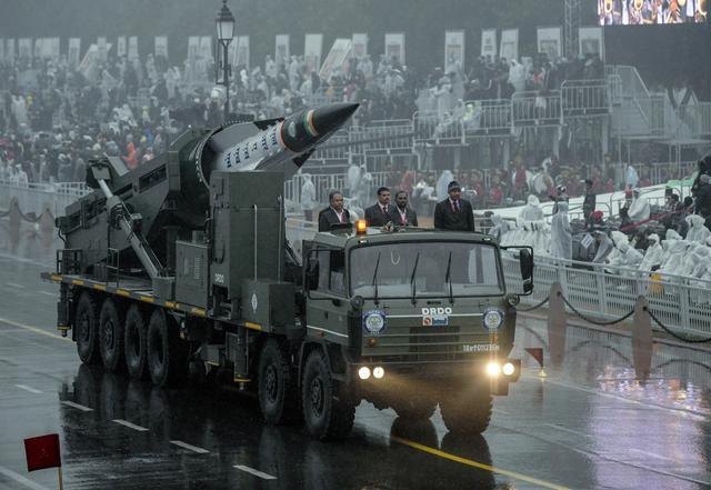 除了摩托车叠罗汉印度阅兵还有啥可看 军事转型亮点多