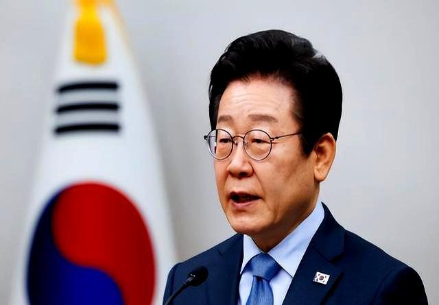 特朗普要撤走美军，李在明改口: 希望和中国军事合作！韩国面临战略调整