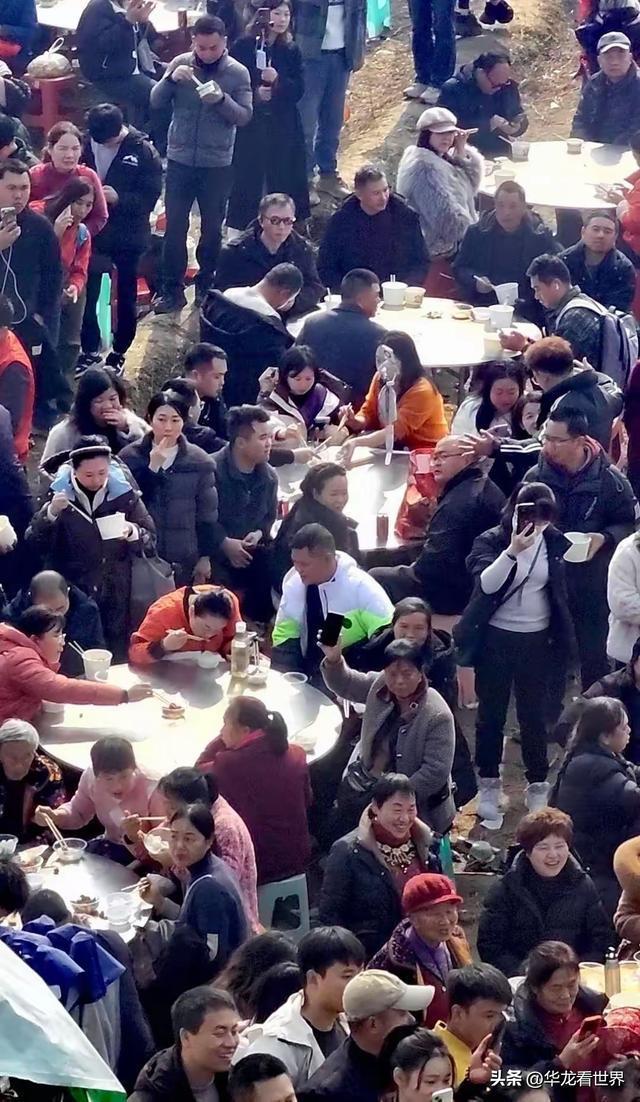 刨猪宴后呆呆又送春联了 直播感谢粉丝支持