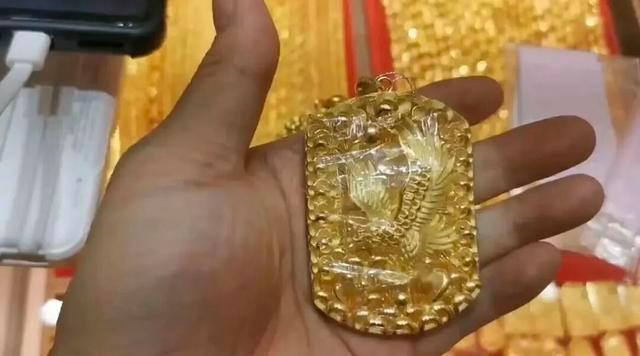 爬衡山丢80克金牌男子寻找无果后返程 5万元金饰失而难寻