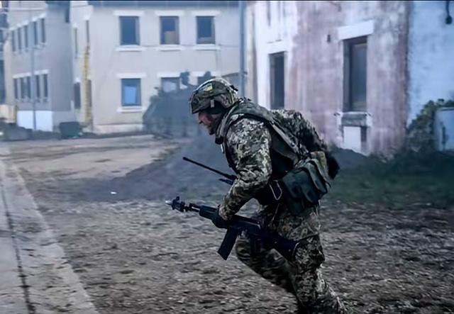 大V：泽连斯基恐进退两难 政治博弈中的选择难题