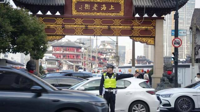 上海外滩豫园春节迎“大考” 平安守护进行时