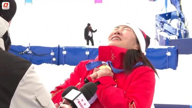徐梦桃米兰冬奥会夺冠。图源:央视新闻