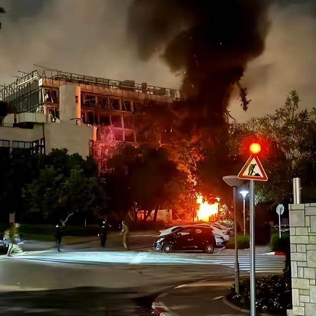 第16波打击来了 美航母开始后撤 中东局势扑朔迷离