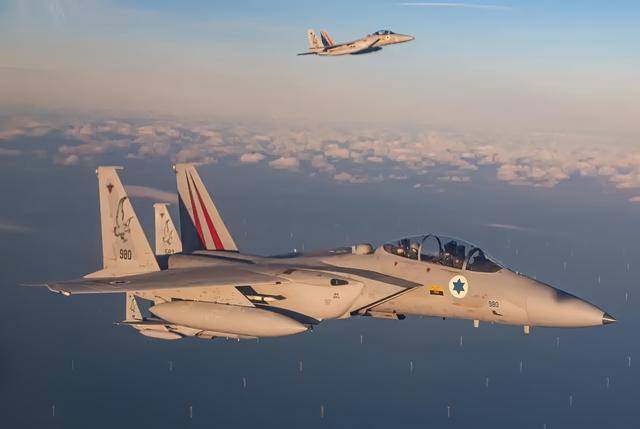 以色列袭击伊朗石油储存设施 开启战争新阶段