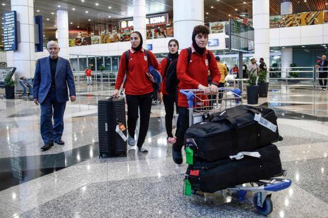 澳洲伊朗老乡筹5万美元💵资助女足球员 澳媒：吉隆坡营救还在进行中