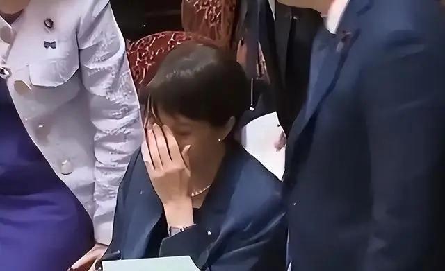 高市早苗砸家底救急还上供美国 日本经济陷入绝境