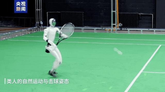 人形机器人能打网球了 灵动步伐挑战人类