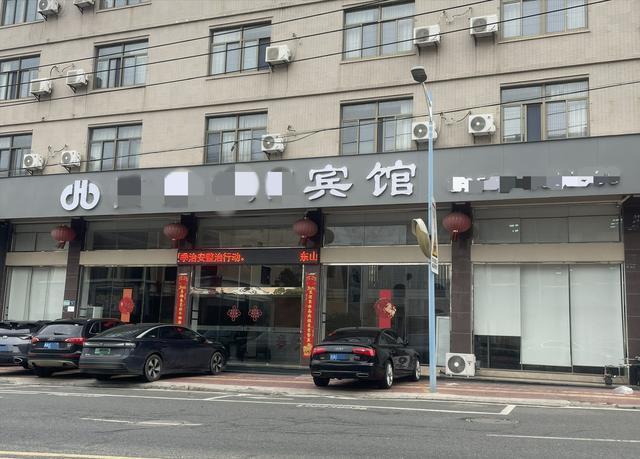 被打者持双节棍反击致闯入者轻伤二级