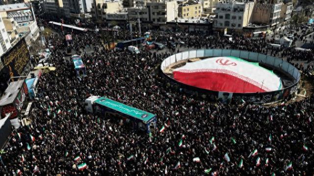 伊朗导弹耗尽？伊斯兰革命卫队祭出“新王牌” 新型导弹登场