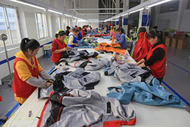 涤纶一夜涨超20%