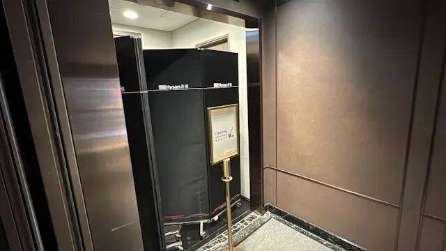 香港一初生男婴被弃商场女厕 悲剧引发社会关注