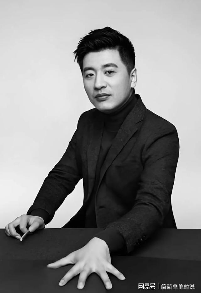 张雪峰最后一顿还在吃外卖 高强度工作与健康警示