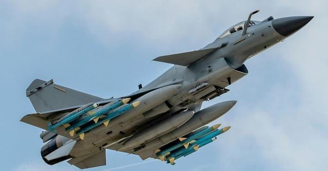 遭外机雷达照射 歼10C飞行员以牙还牙 雷霆反击彰显实力