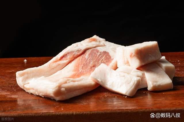 养殖户每头猪要亏500多元 生猪市场陷入深度亏损