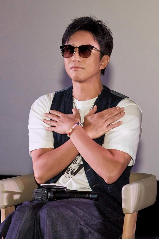 邓超称4月4日五哈播不赫然 愚东谈主节打趣激勉热议