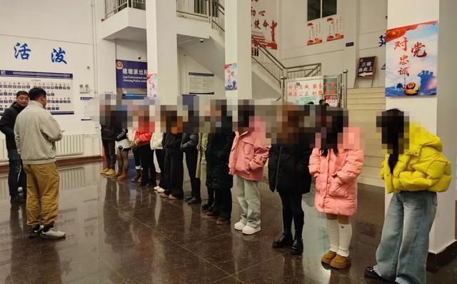 西藏一酒店存卖淫嫖娼活动 警方迅速行动查获15人