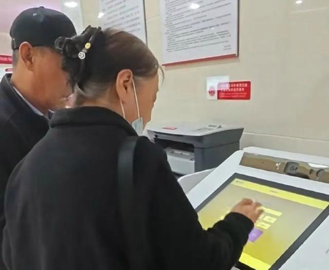 存款变保险？老人存10万取钱变7万 误导销售引发争议