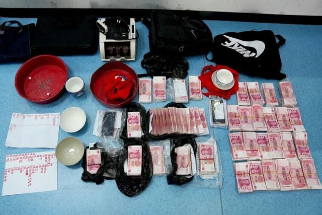 公安捣毁一聚众赌博窝点 茶楼内抓获30余人