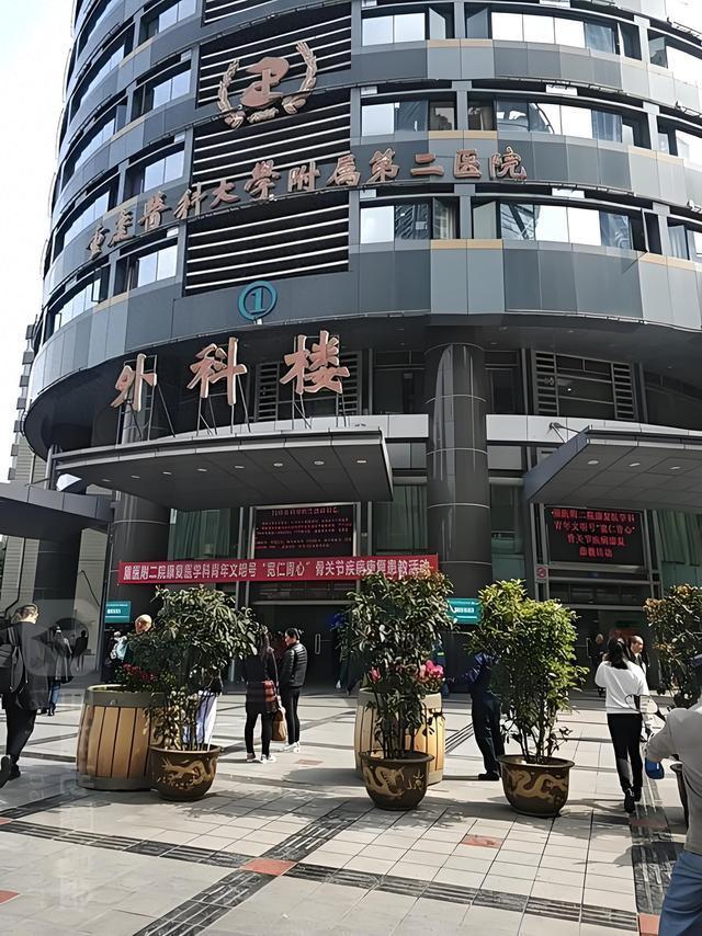 男子头晕就诊手术后成植物人