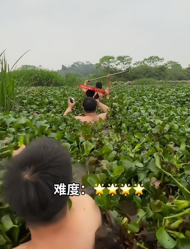 广西人扫墓堪比特种兵训练 艰苦溢价的祭祖之路