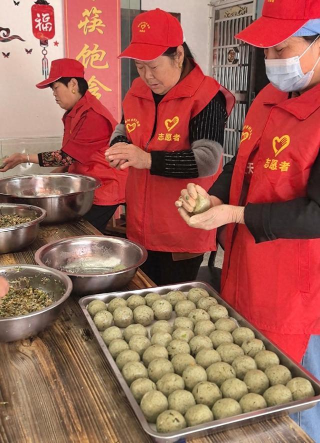 村支书清明给270位返乡游子备家乡饭