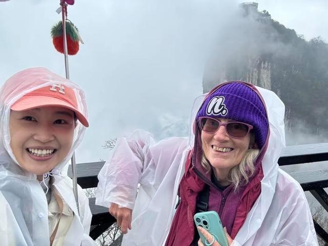 英国奶奶游中国网友奋勉当导游 寰宇存眷招待