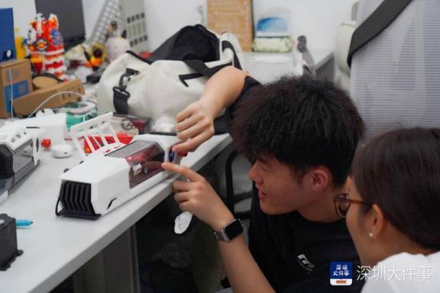 职校生宿舍创业日进万元 技术“小白”逆袭成功