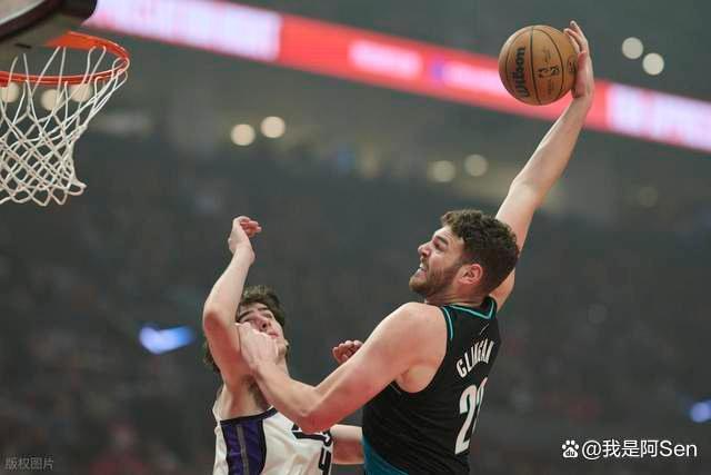 杨瀚森登场受全场欣慰 温情短暂焚烧球馆