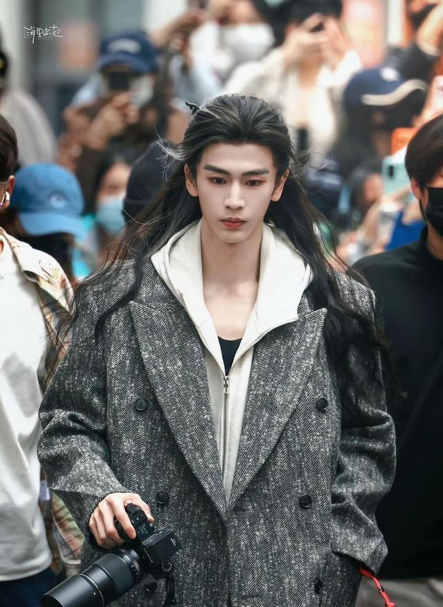 张凌赫逐玉庆功宴路透 转型“疯批美人”