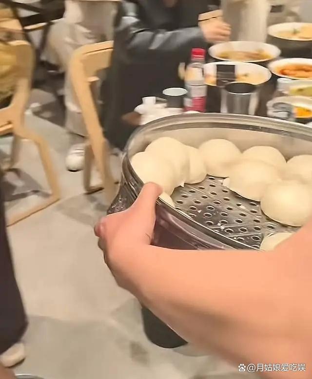 文章面馆1天限号200个 排队只为一碗面