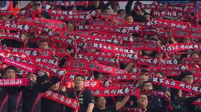 是什么让“苏超”球迷爱得如此深沉 温情与热爱共存
