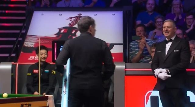 奥沙利文入场走错球台 现场欢笑一片