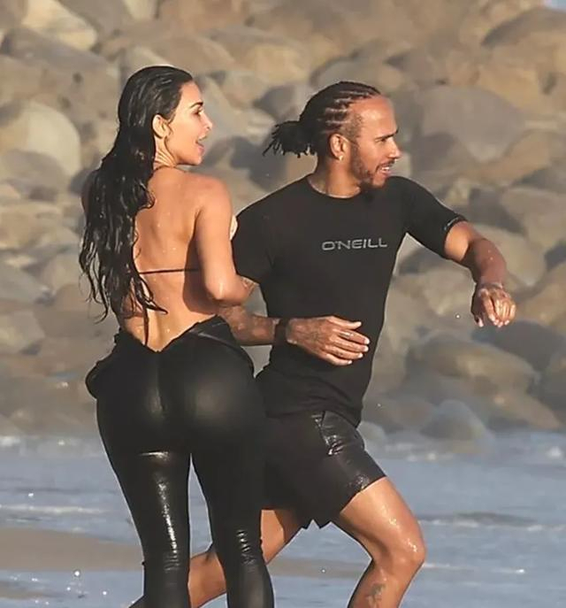 金·卡戴珊和汉密尔顿海边热吻被拍 甜蜜冲浪之旅大秀恩爱