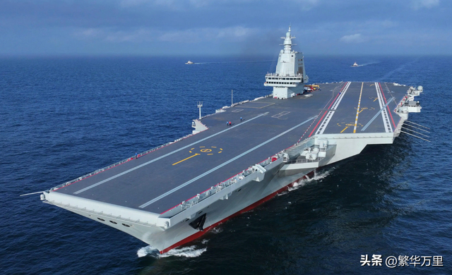 攻击21与歼35等演练战法？专家解读 新型舰载机亮相