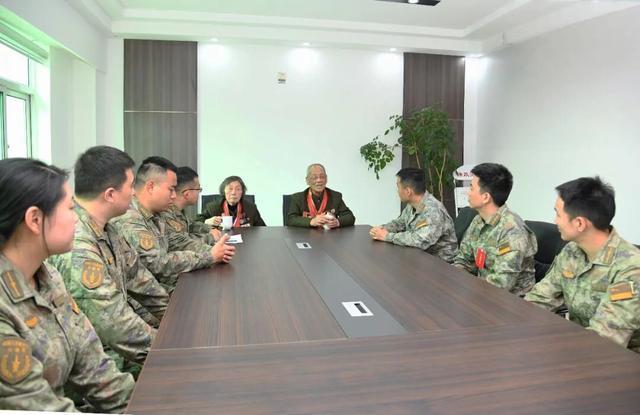 抗美援朝老兵走进军营讲战斗故事 传承先烈精神