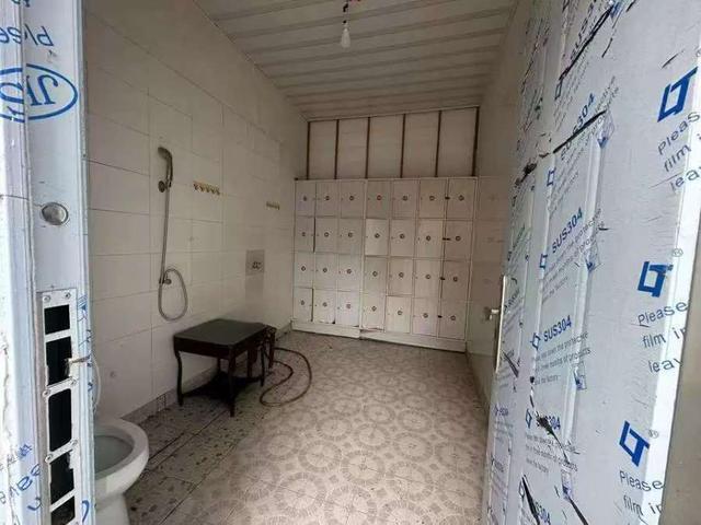 男子214万拍下别墅地块两年无法使用 购房梦碎引发争议