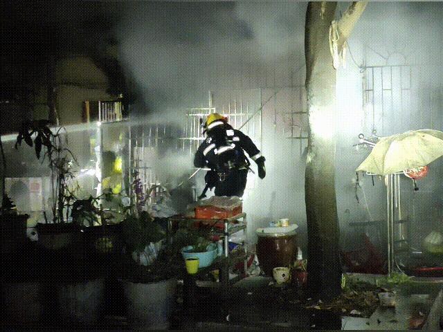 三年烧了两套房 都是因为“坏习惯” 杂物堆积惹祸端